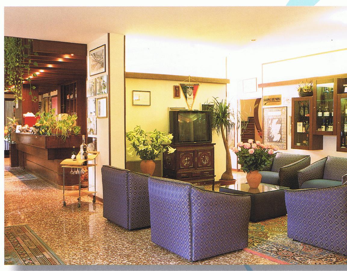 Hotel Piroga Padova Selvazzano Dentro Buitenkant foto