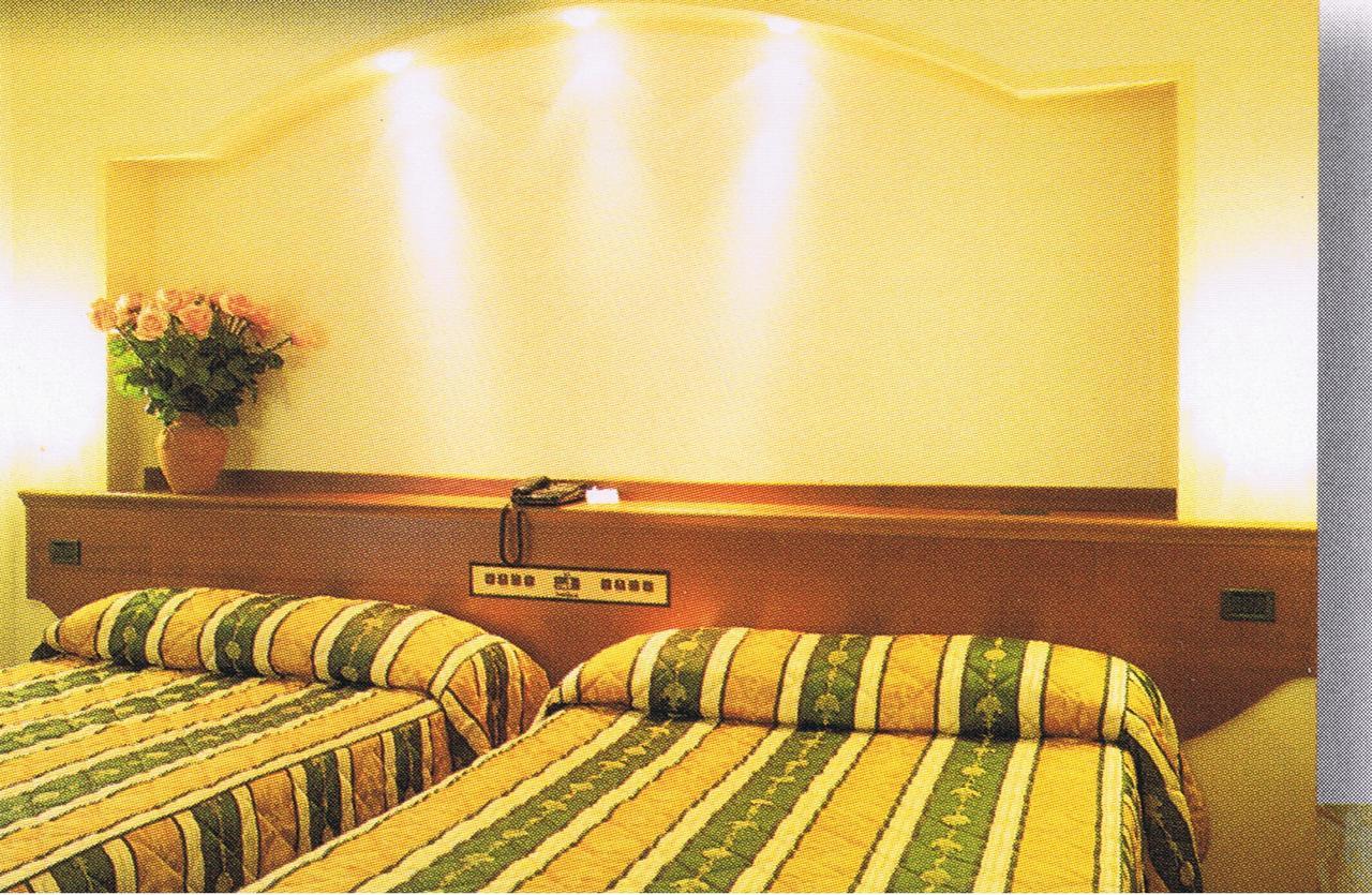 Hotel Piroga Padova Selvazzano Dentro Kamer foto