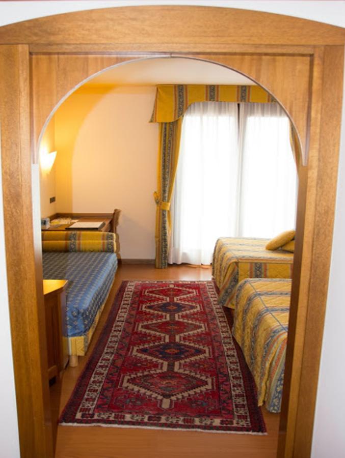 Hotel Piroga Padova Selvazzano Dentro Buitenkant foto