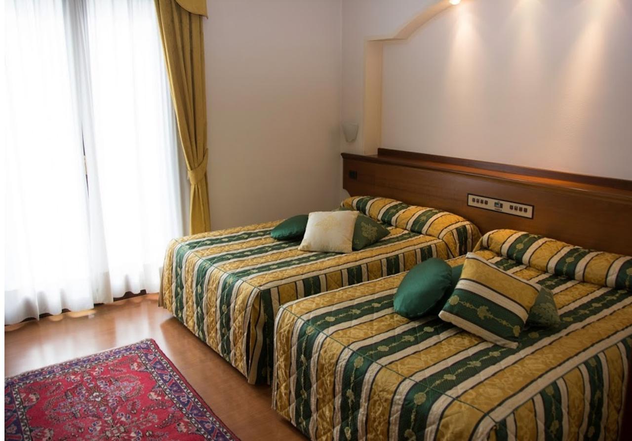 Hotel Piroga Padova Selvazzano Dentro Buitenkant foto
